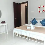 A3A L Near Klcc Trx L Santorini L 18 Guests