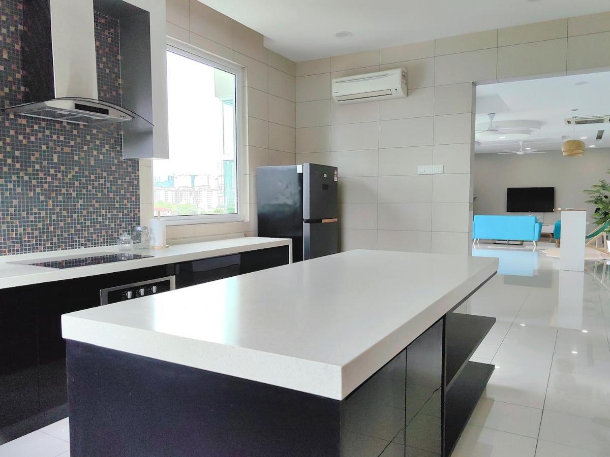 A3a L Near Klcc Trx L Santorini L 18 Guests Kuala Lumpur